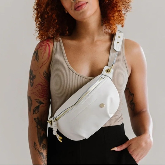 Modern+Chic Belt Bag Catherine Vegan Leather Crossbody Chain Adjustable Strap - Picture 14 of 17